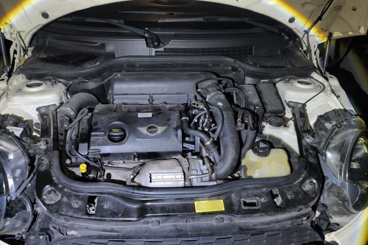 Used MINI Clubman  Engine Bay