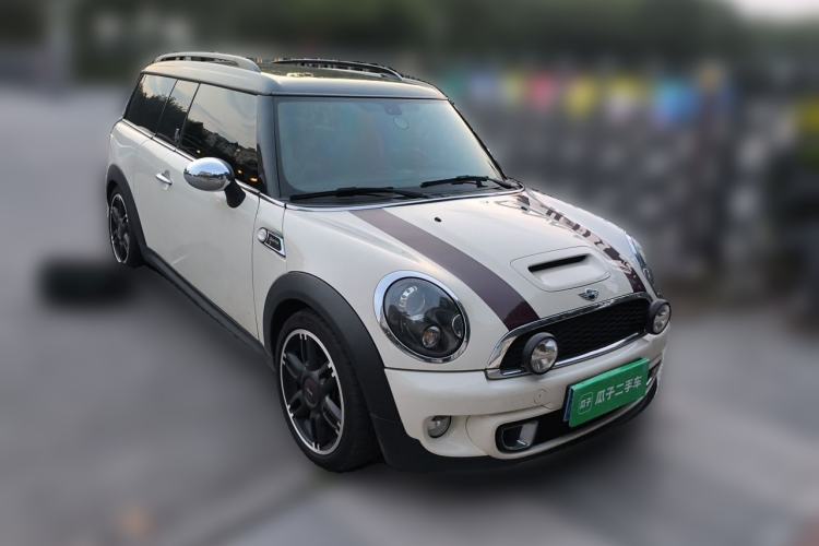 Used MINI Clubman  Front Right 45 Deg