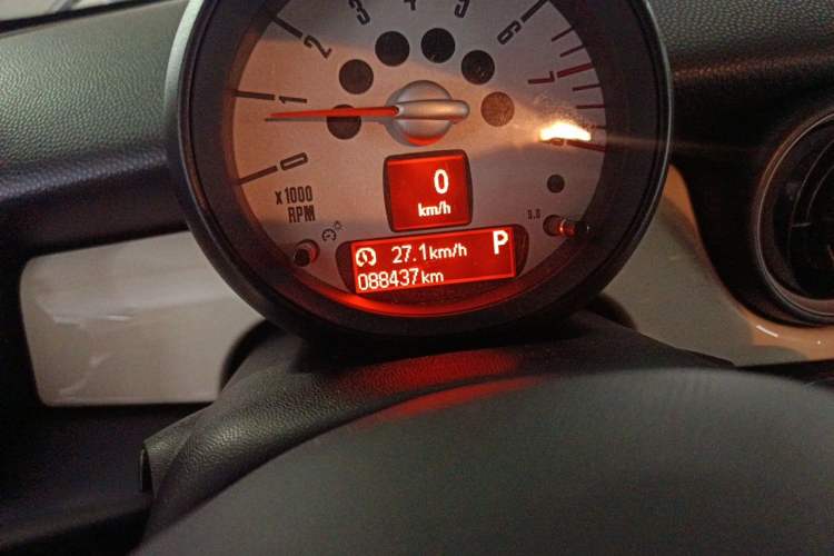 Used MINI Clubman 2013 1.6L COOPER Bond Street Odometer Close Up