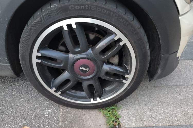 Used MINI Clubman  Right Front Wheel Hub