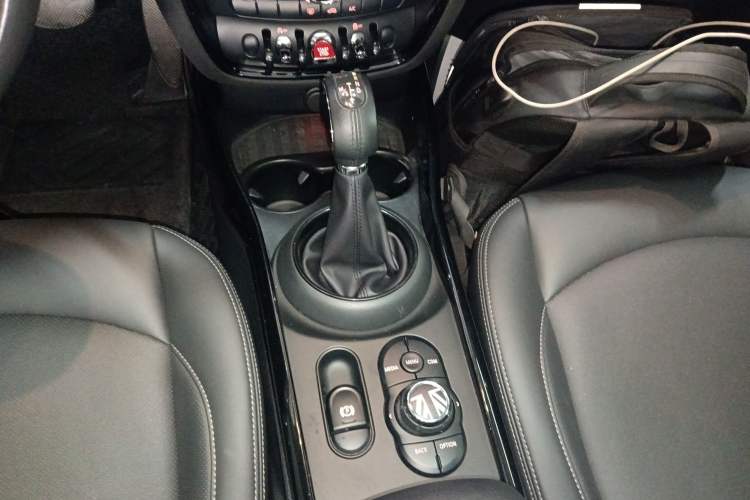 Used MINI Clubman 2016 1.5T ONE Internet Limited Edition Gear Lever