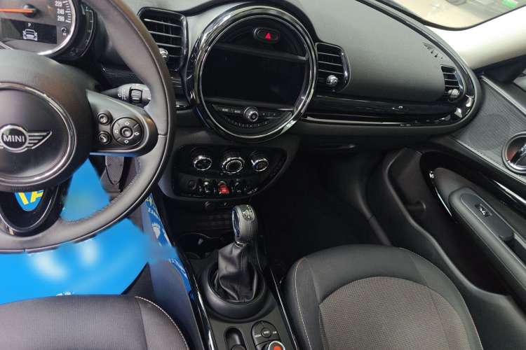 Used MINI Clubman 2016 1.5T ONE Internet Limited Edition Audio And AC Panel