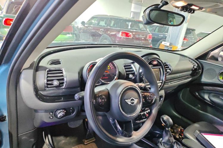 Used MINI Clubman 2016 Revised Version 1.5T COOPER Connoisseur Edition Center Console