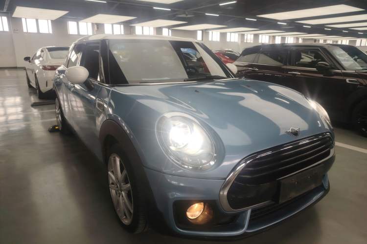 Used MINI Clubman 2016 Revised Version 1.5T COOPER Connoisseur Edition Front Right 45 Deg
