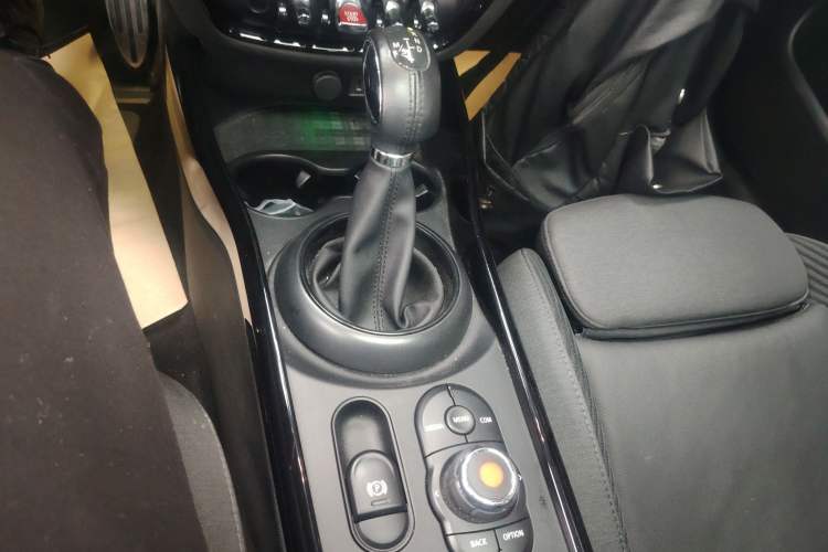 Used MINI Clubman 2016 Revised Version 1.5T COOPER Connoisseur Edition Gear Lever
