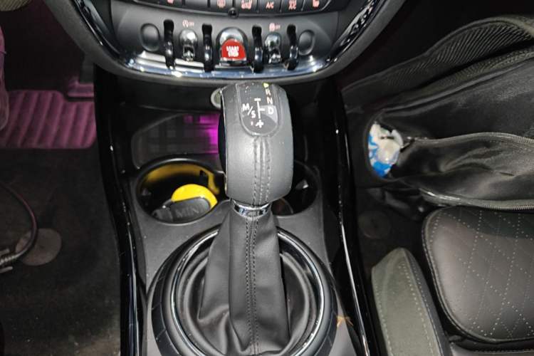 Used MINI Clubman 2016 Revised Version 1.5T COOPER Connoisseur Edition Gear Lever