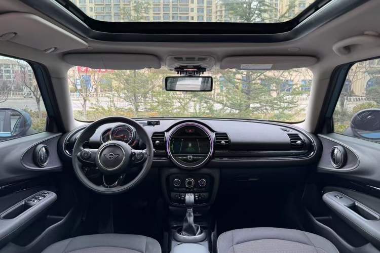 Used MINI Clubman 2016 1.5T ONE Internet Limited Edition Interior 1