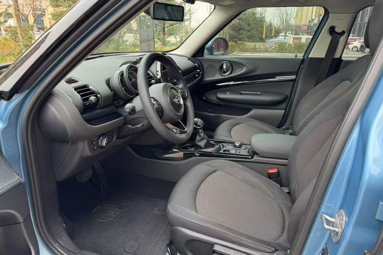 Used MINI Clubman 2016 1.5T ONE Internet Limited Edition Interior 2