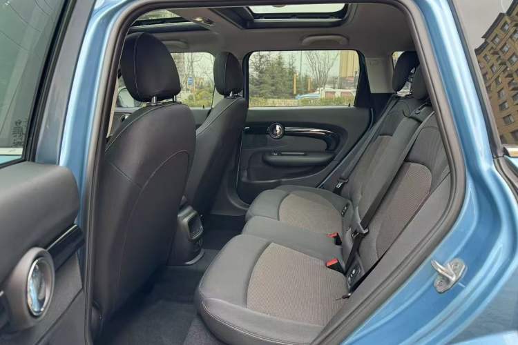 Used MINI Clubman 2016 1.5T ONE Internet Limited Edition Interior 3