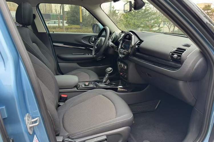 Used MINI Clubman 2016 1.5T ONE Internet Limited Edition Interior 4