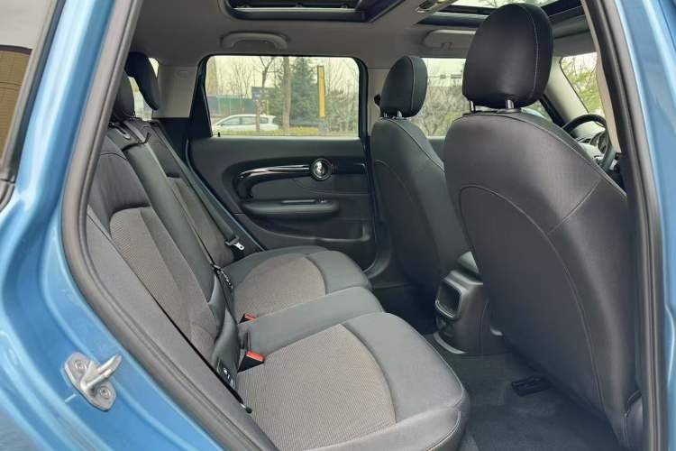Used MINI Clubman 2016 1.5T ONE Internet Limited Edition Interior 5