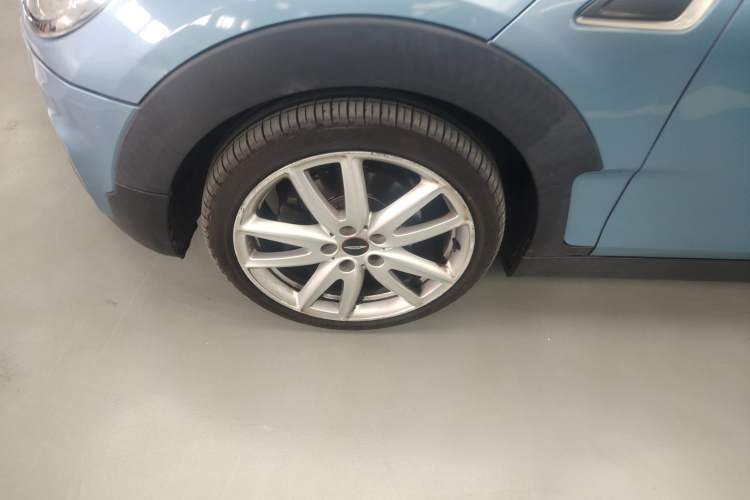 Used MINI Clubman 2016 Revised Version 1.5T COOPER Connoisseur Edition Left Front Wheel Hub
