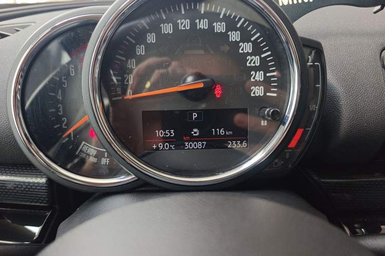 Used MINI Clubman 2016 1.5T ONE Internet Limited Edition Odometer Close Up