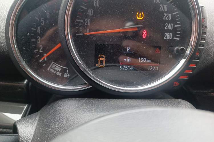 Used MINI Clubman 2016 Updated 1.5T COOPER Geek Edition Odometer Close Up