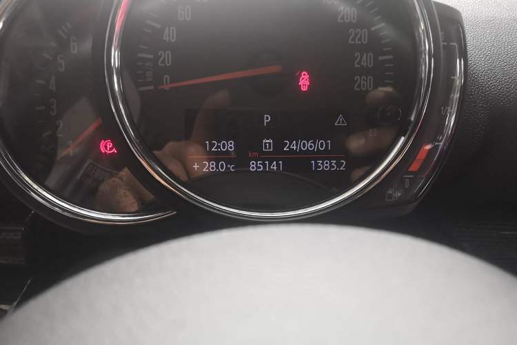 Used MINI Clubman 2016 Revised 2.0T COOPER S Odometer Close Up