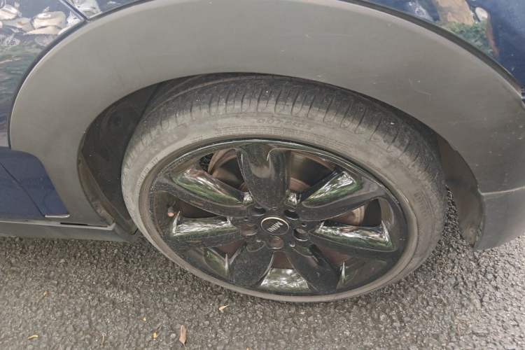 Used MINI Clubman 2016 Revised Version 2.0T COOPER S Geek Edition Right Front Wheel Hub