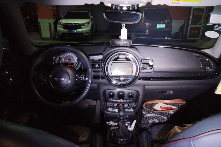 Used MINI Clubman 2016 Revised Version 1.5T COOPER Connoisseur Edition Center Console