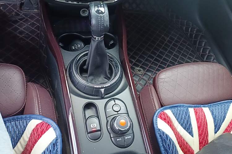 Used MINI Clubman 2016 Revised Version 1.5T COOPER Connoisseur Edition Gear Lever