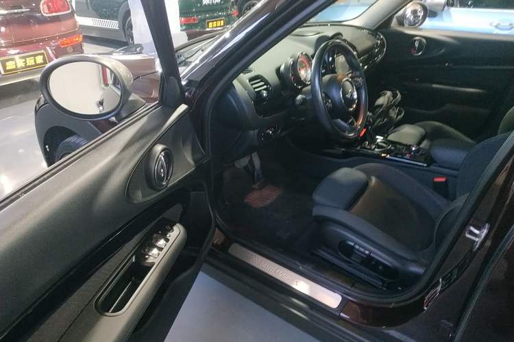 Used MINI Clubman 2016 Revised 2.0T COOPER S Interior 3