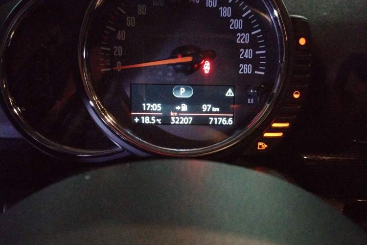 Used MINI Clubman 2016 Revised Version 1.5T COOPER Connoisseur Edition Odometer Close Up