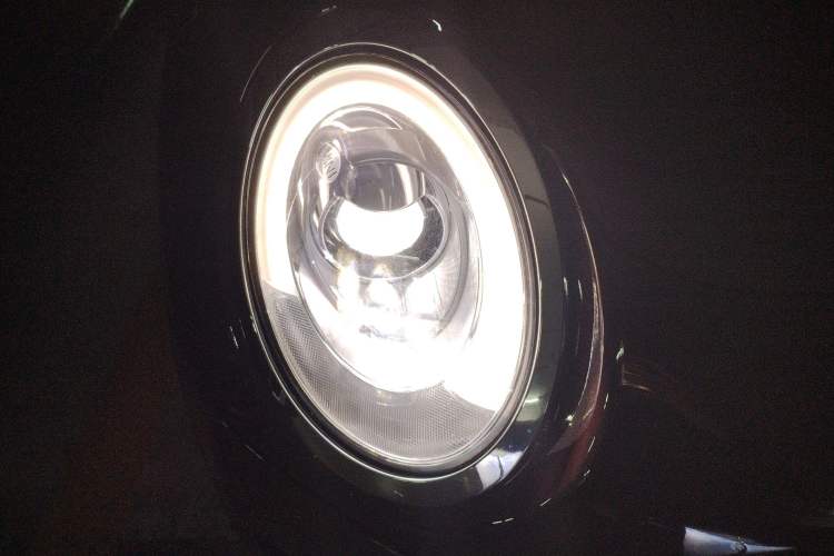 Used MINI Clubman 2016 Revised Version 1.5T COOPER Connoisseur Edition Right Front Headlight