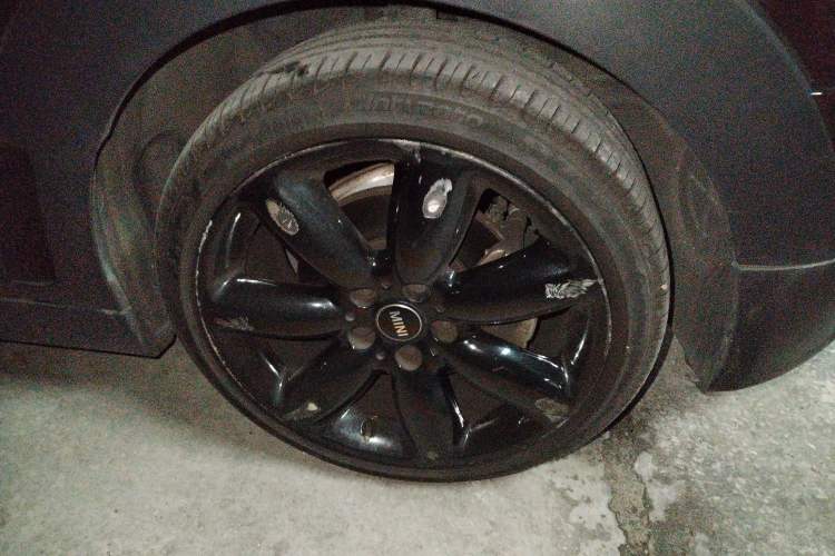 Used MINI Clubman 2016 Revised Version 1.5T COOPER Connoisseur Edition Right Front Wheel Hub
