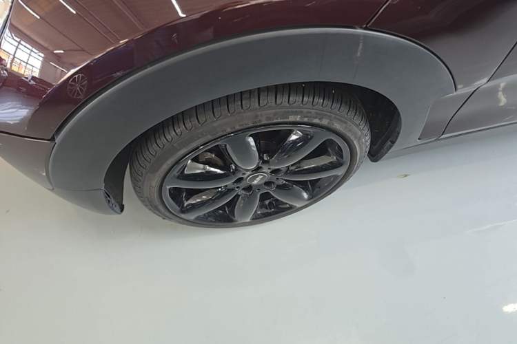 Used MINI Clubman 2016 Revised Version 1.5T COOPER Connoisseur Edition Left Front Wheel Hub