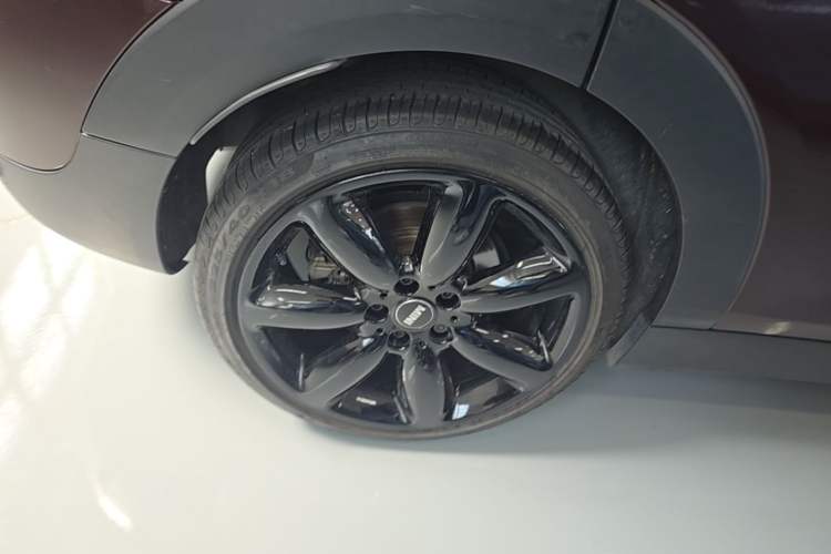 Used MINI Clubman 2016 Revised Version 1.5T COOPER Connoisseur Edition Right Rear Wheel Hub