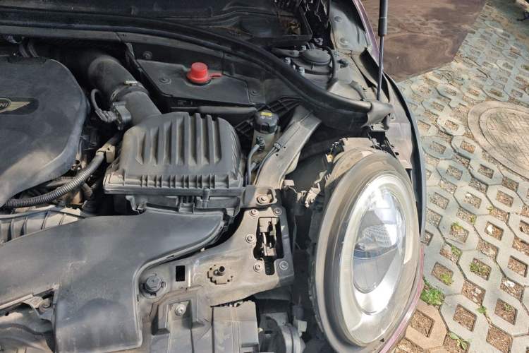 Used MINI Clubman 2016 Revised Version 2.0T COOPER S Geek Edition Engine Bay Left