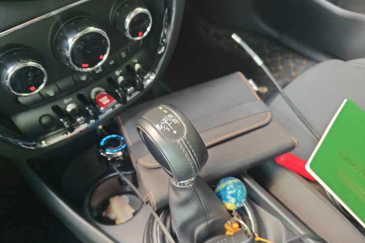 Used MINI Clubman 2016 Updated 1.5T COOPER Geek Edition Gear Lever