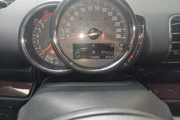 Used MINI Clubman 2016 Revised Version 1.5T COOPER Connoisseur Edition Odometer Close Up