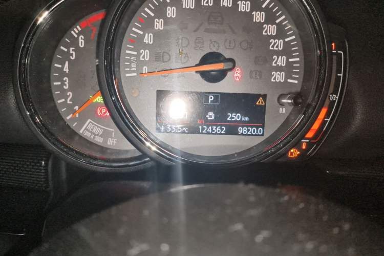 Used MINI Clubman 2016 Revised Version 1.5T COOPER Connoisseur Edition Odometer Close Up