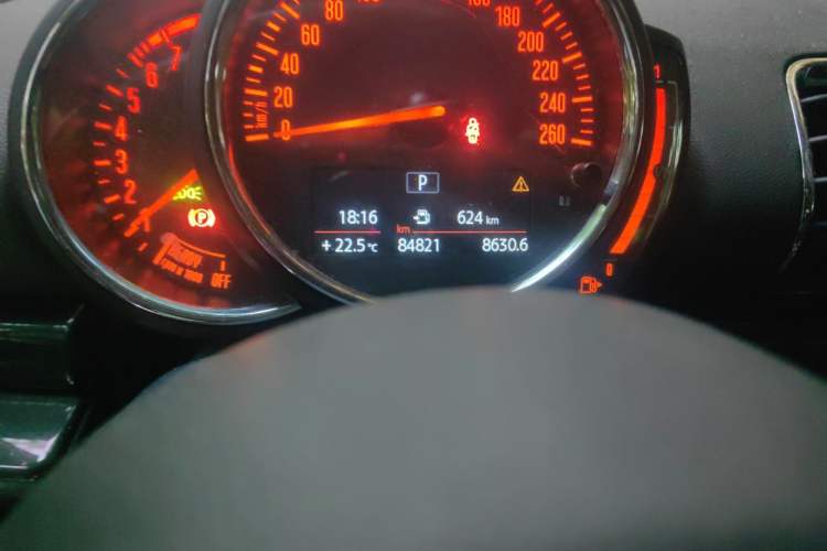 Used MINI Clubman 2016 1.5T COOPER Geek Edition Odometer Close Up