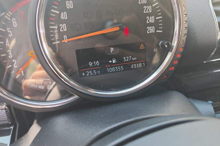 Used MINI Clubman 2016 Revised Version 1.5T COOPER Connoisseur Edition Odometer Close Up
