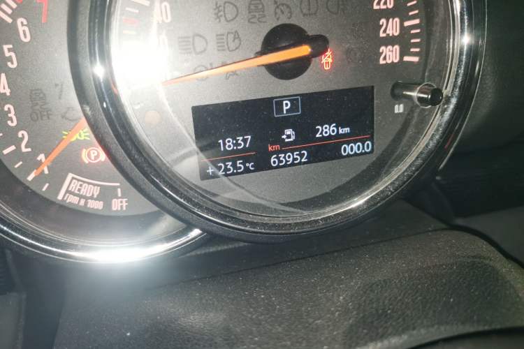 Used MINI Clubman 2016 Revised 2.0T COOPER S Odometer Close Up
