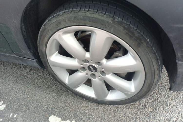 Used MINI Clubman 2016 Revised Version 1.5T COOPER Connoisseur Edition Right Front Wheel Hub