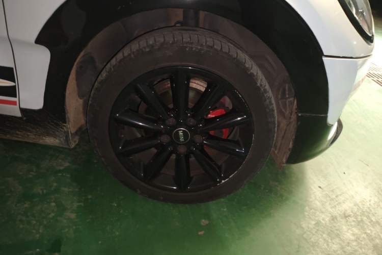 Used MINI Clubman 2016 1.5T ONE Internet Limited Edition Right Front Wheel Hub