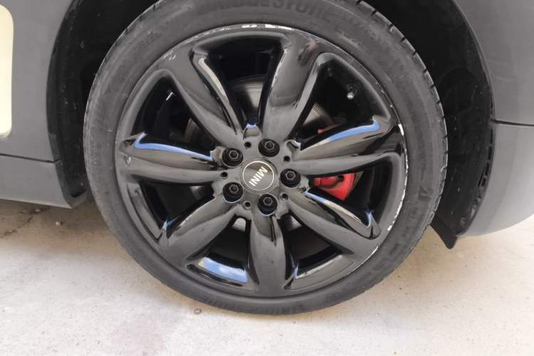 Used MINI Clubman 2016 Revised 2.0T COOPER S Right Front Wheel Hub