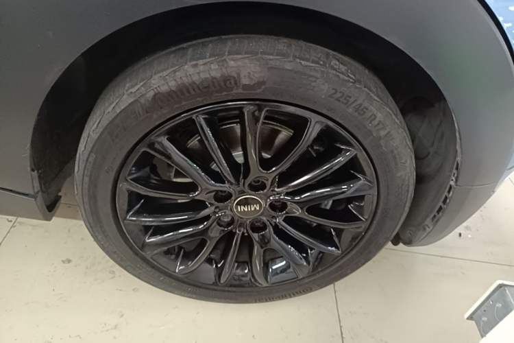 Used MINI Clubman 2016 Updated 1.5T COOPER Geek Edition Right Front Wheel Hub