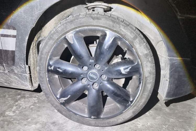 Used MINI Clubman 2016 Revised Version 1.5T COOPER Connoisseur Edition Right Front Wheel Hub