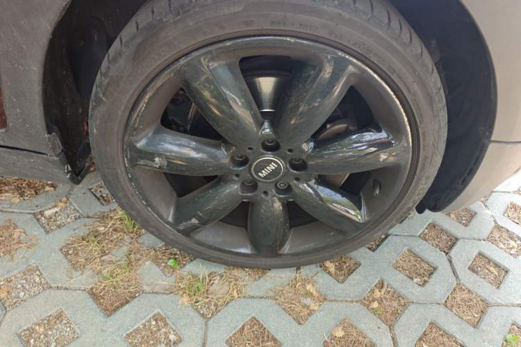Used MINI Clubman 2016 Revised Version 2.0T COOPER S Geek Edition Right Front Wheel Hub