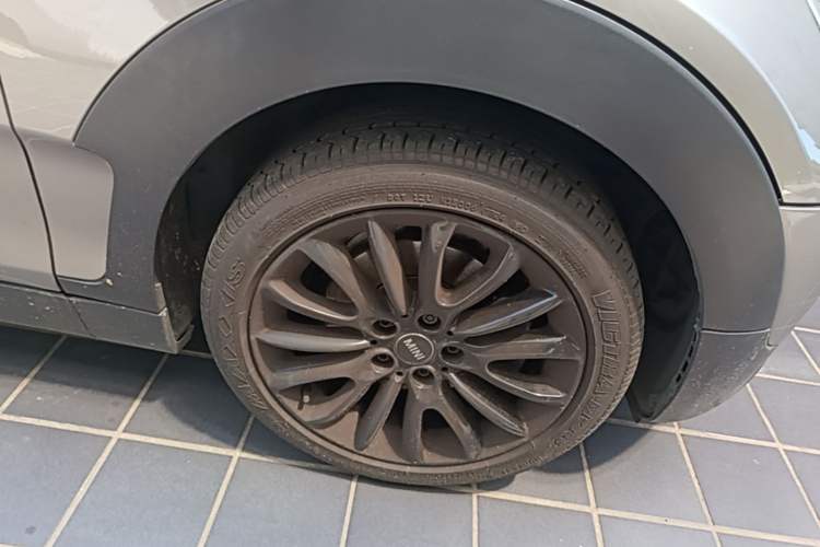 Used MINI Clubman 2016 Revised 1.5T COOPER Right Front Wheel Hub