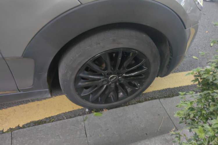 Used MINI Clubman 2016 1.5T COOPER Geek Edition Right Front Wheel Hub