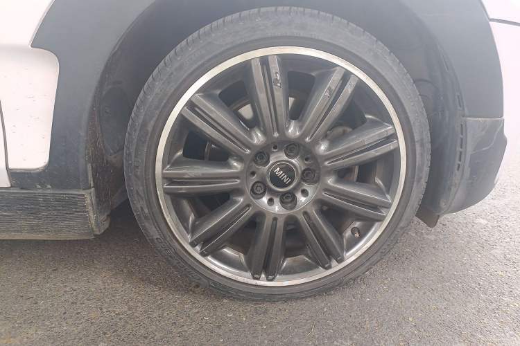 Used MINI Clubman 2016 Revised Version 2.0T COOPER S Geek Edition Right Front Wheel Hub