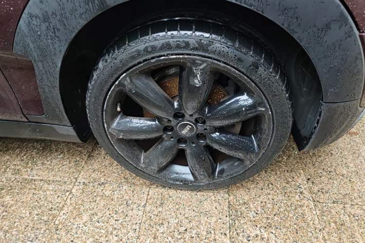 Used MINI Clubman 2016 Revised Version 1.5T COOPER Connoisseur Edition Right Front Wheel Hub