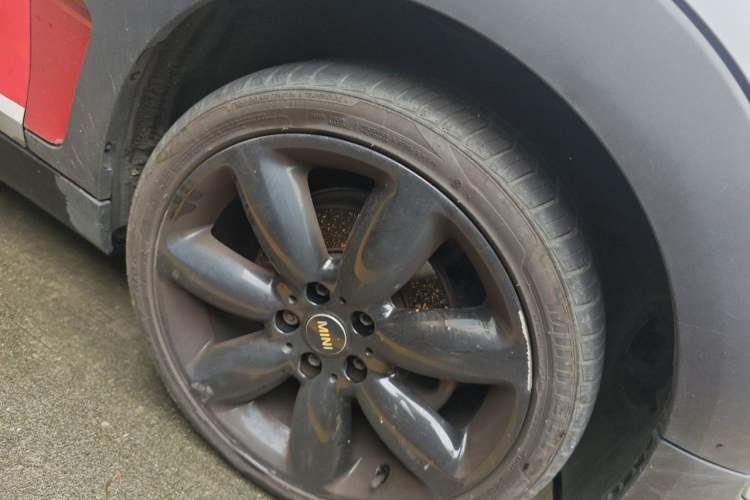 Used MINI Clubman 2016 1.5T COOPER Connoisseur Edition Right Front Wheel Hub