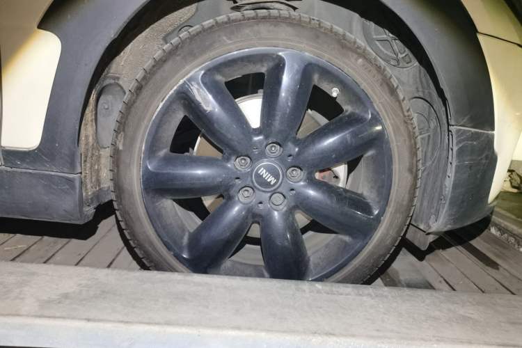 Used MINI Clubman 2016 Revised 2.0T COOPER S Right Front Wheel Hub
