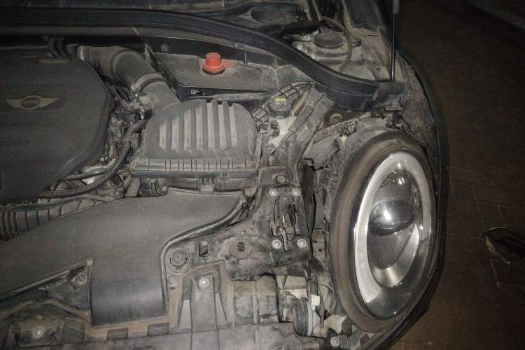 Used MINI Clubman 2016 Revised Version 2.0T COOPER S Connoisseur Edition Engine Bay Left