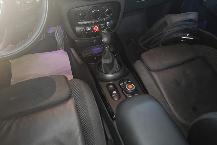 Used MINI Clubman 2016 Revised Version 1.5T COOPER Connoisseur Edition Gear Lever
