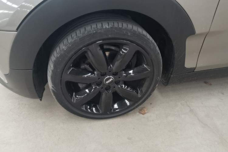 Used MINI Clubman 2016 Revised Version 1.5T COOPER Connoisseur Edition Left Front Wheel Hub
